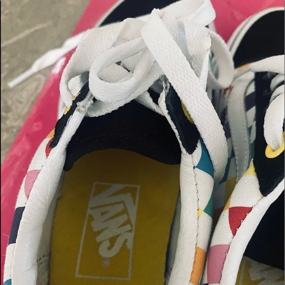 Vans - Picture 3 of 6